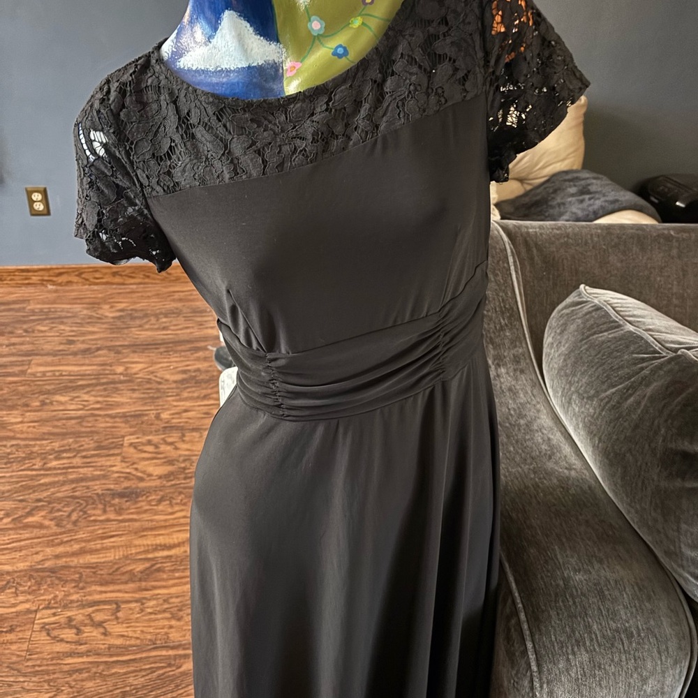 Elegant Black Lace Dress Petite M
